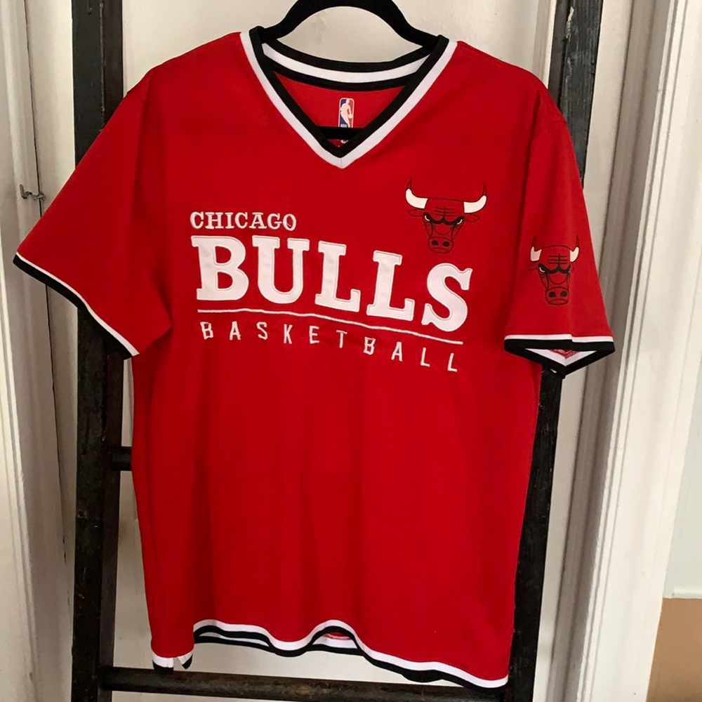 Men’s medium Bulls jersey